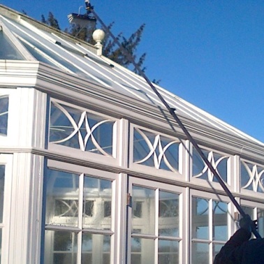 Gently removing the grime from inaccessible roof